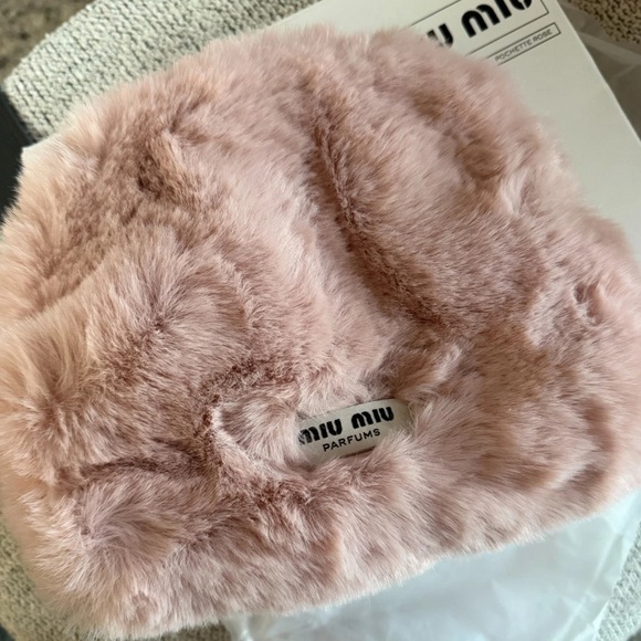 Miu Miu Parfums Collection Fluffy Furry Blush Pink Pochette Cosmetic Bag; NIB - Picture 2 of 4